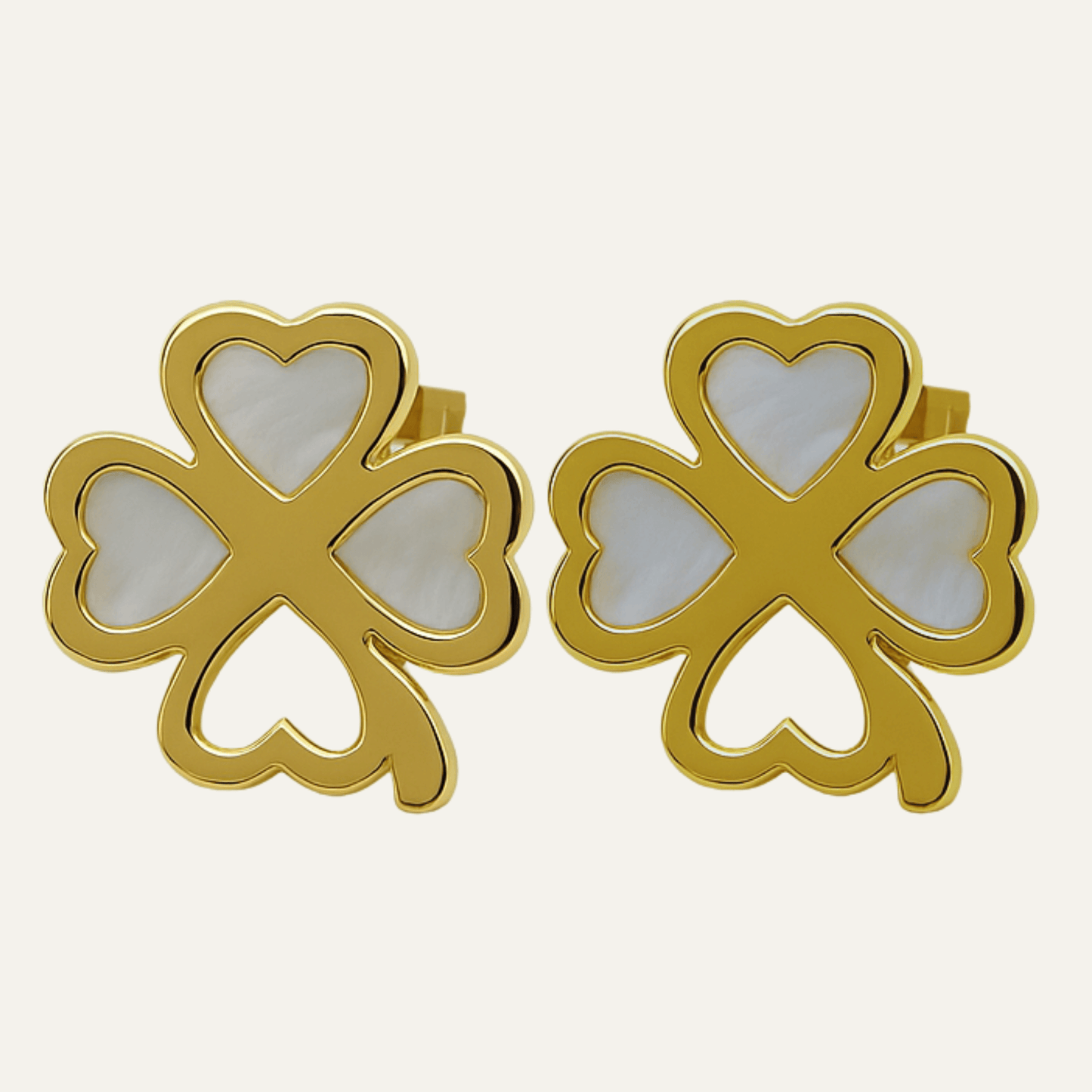 Aros Sai en forma de trébol con corazones nacarados enchapados en oro 18k – Laruz