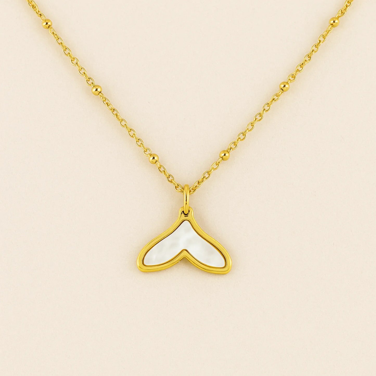 Collar Cola de Ballena Nacarada