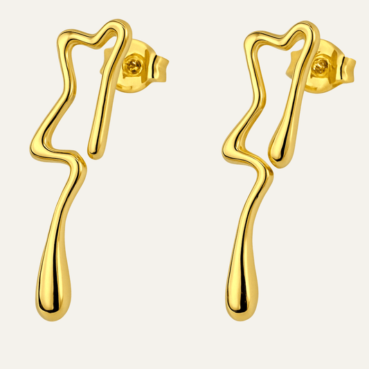 Aros Mara largos en oro 18k con diseño elegante y acabado brillante – Laruz