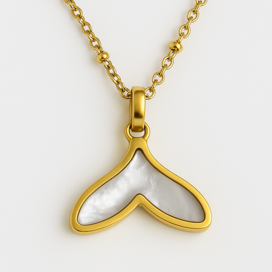 Collar Asia con dije de cola de ballena en nácar y oro 18k